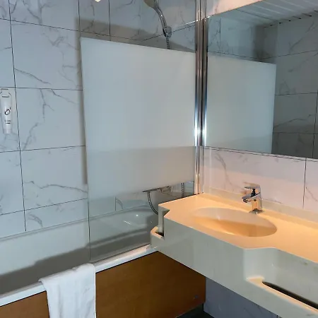 Hotel Akena Poitiers Nord Futuroscope 3*