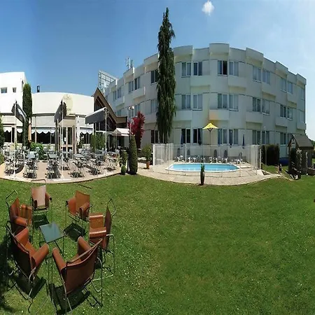 Akena Poitiers Nord Futuroscope Hotel